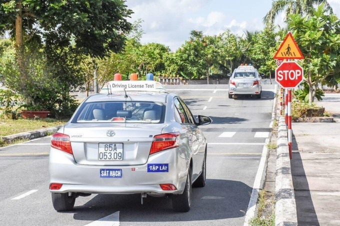 Cũng theo báo cáo, Bộ Công an sẽ thực hiện nhiệm vụ về sát hạch, cấp Giấy phép lái xe cơ giới đường bộ