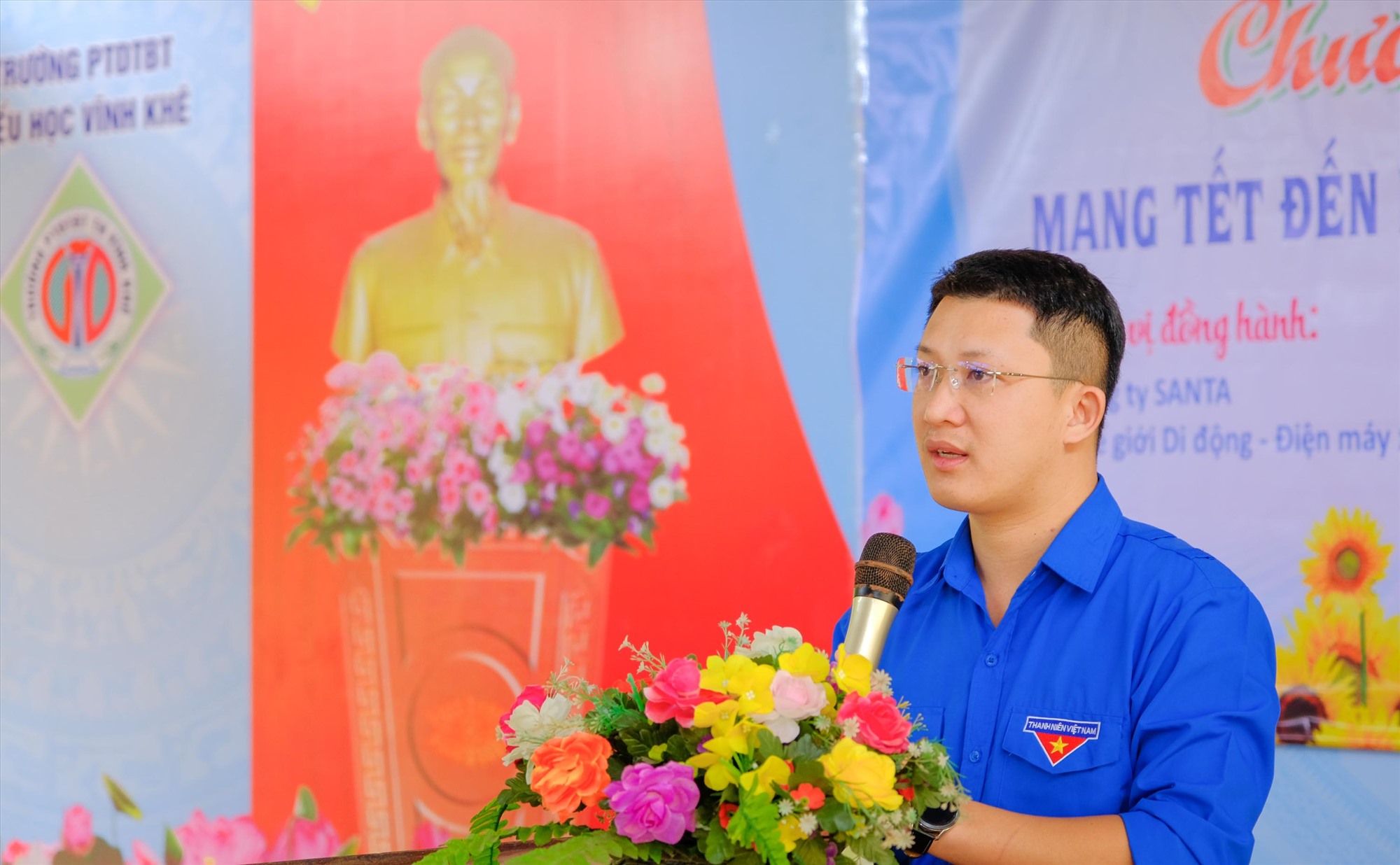 Bí thư Chi đoàn Báo Quảng Trị Lê Văn Trường cho biết: “Mang Tết đến bản nghèo” là một trong những hoạt động thường niên được Chi đoàn Báo Quảng Trị tổ chức và duy trì suốt 11 năm qua - Ảnh: Trần Tuyền