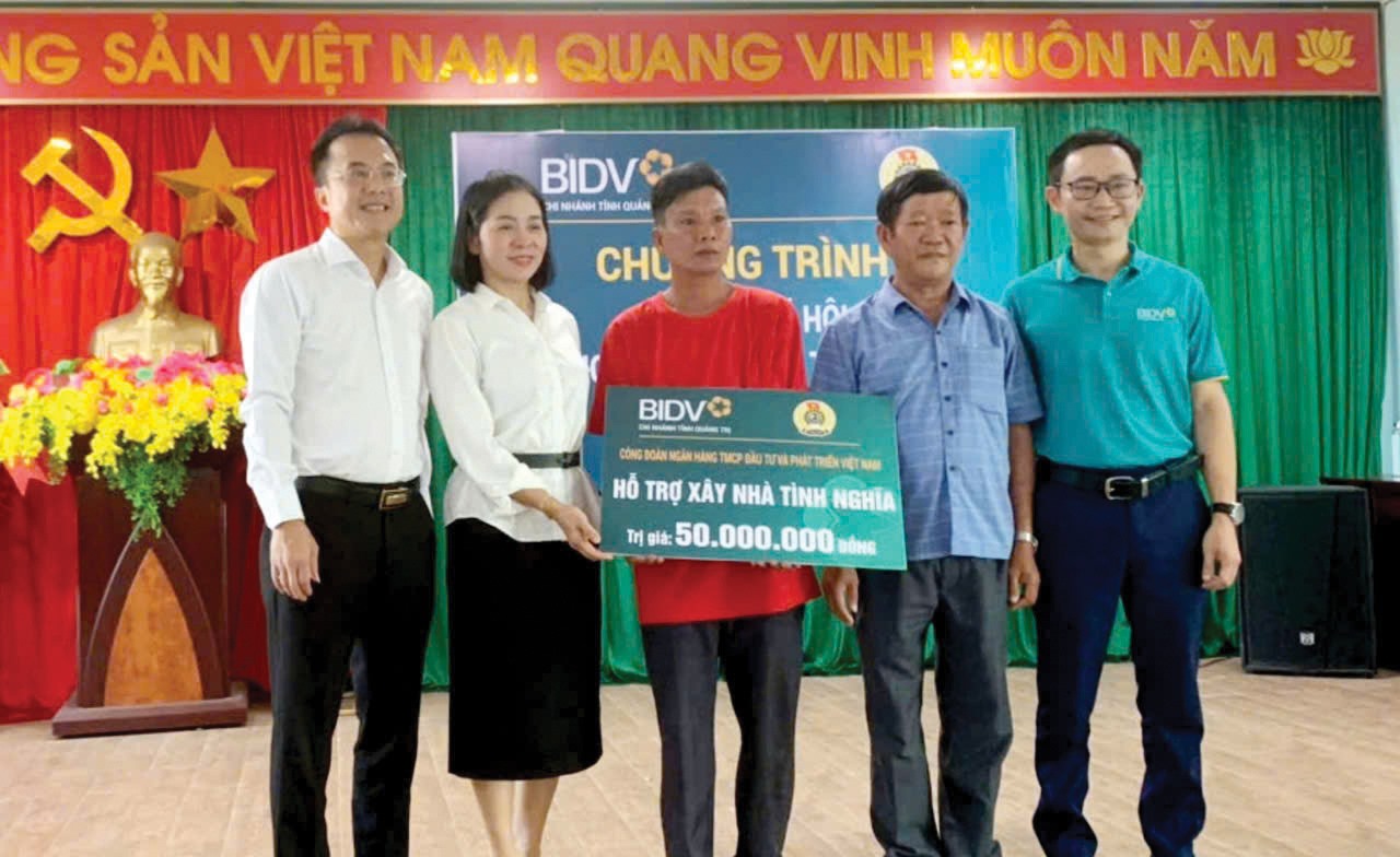 BIDV Quảng Trị hỗ trọ xây dựng nhà ở cho đối tượng chính sách -Ảnh : L.N