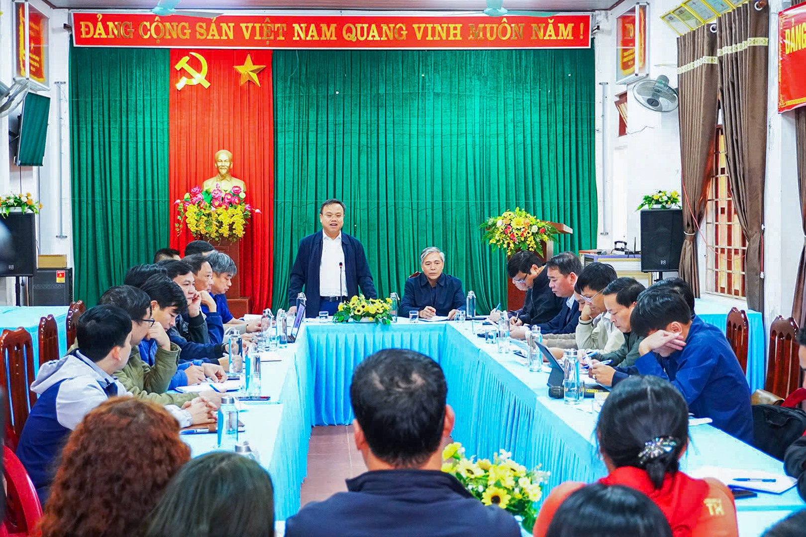 Phó Chủ tịch UBND tỉnh Lê Đức Tiến mong muốn người dân tiếp tục đồng thuận, ủng hộ để tỉnh hoàn thành mục tiêu thông tuyến cao tốc cùng cả nước trong tháng 4/2025 - Ảnh: L.T