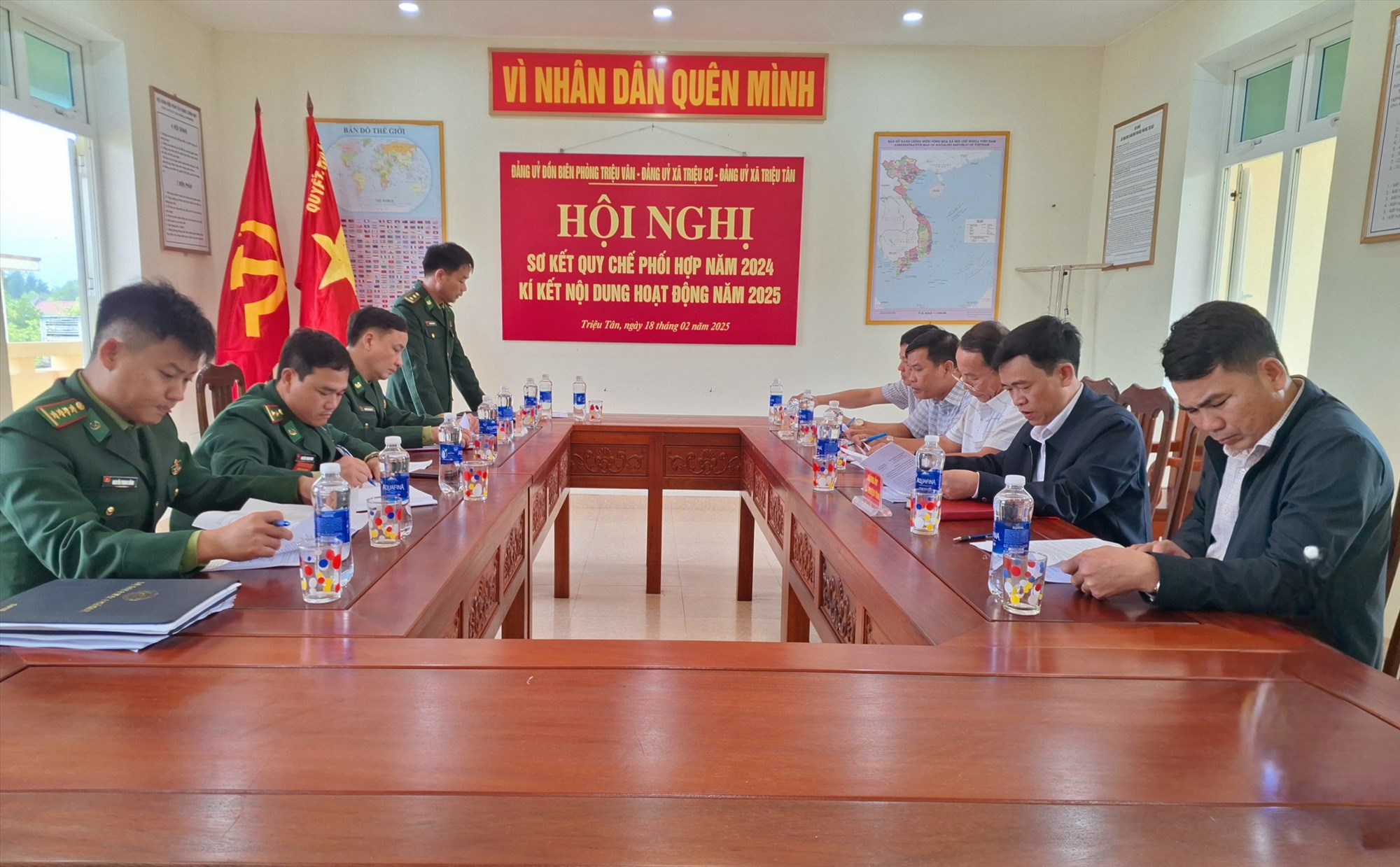 Toàn cảnh hội nghị sơ kết Quy chế phối hợp giữa Đảng ủy Đồn và Đảng ủy 02 xã Triệu Tân, Triệu Cơ.